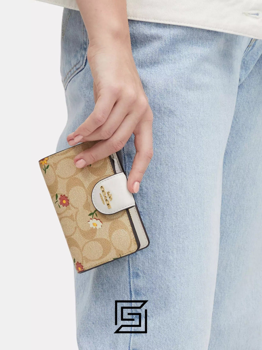 Medium Corner Zip Wallet In Signature Canvas With Nostalgic Ditsy Print CH480