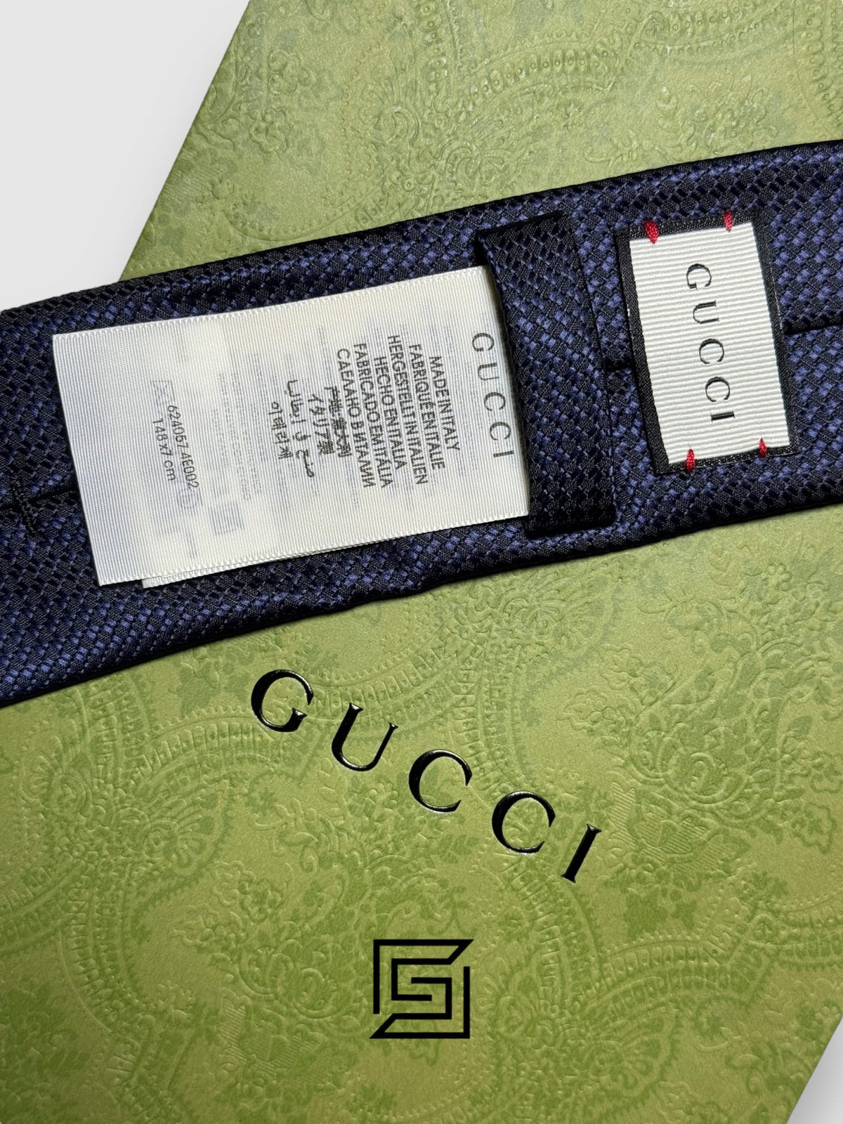 Gucci - Navy Blue Color Engraved With Gucci Bee Signature Line