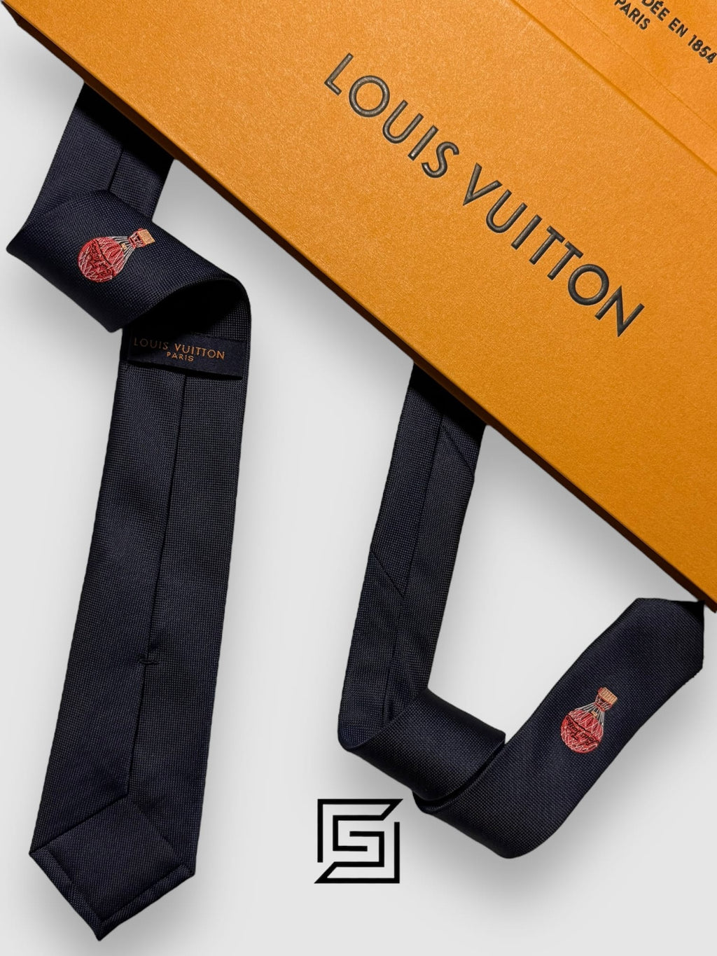 Louis Vuitton - Navy Blue Basic With LV Logo