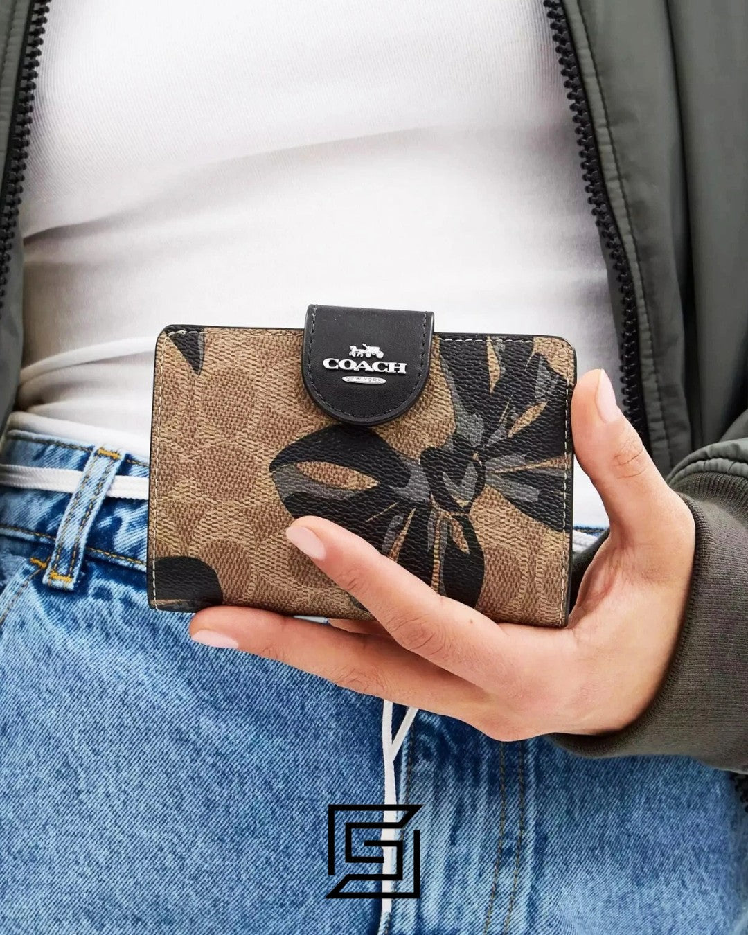 Coach Medium Corner Zip Wallet In Signature Canvas With Bow Print Style No. CZ340
