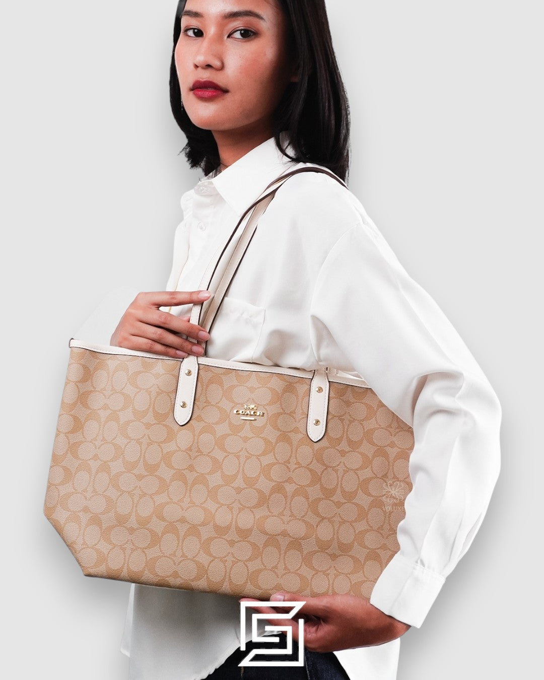 Coach City Tote Bag In Signature Canvas White Hand Style Number CCQ28