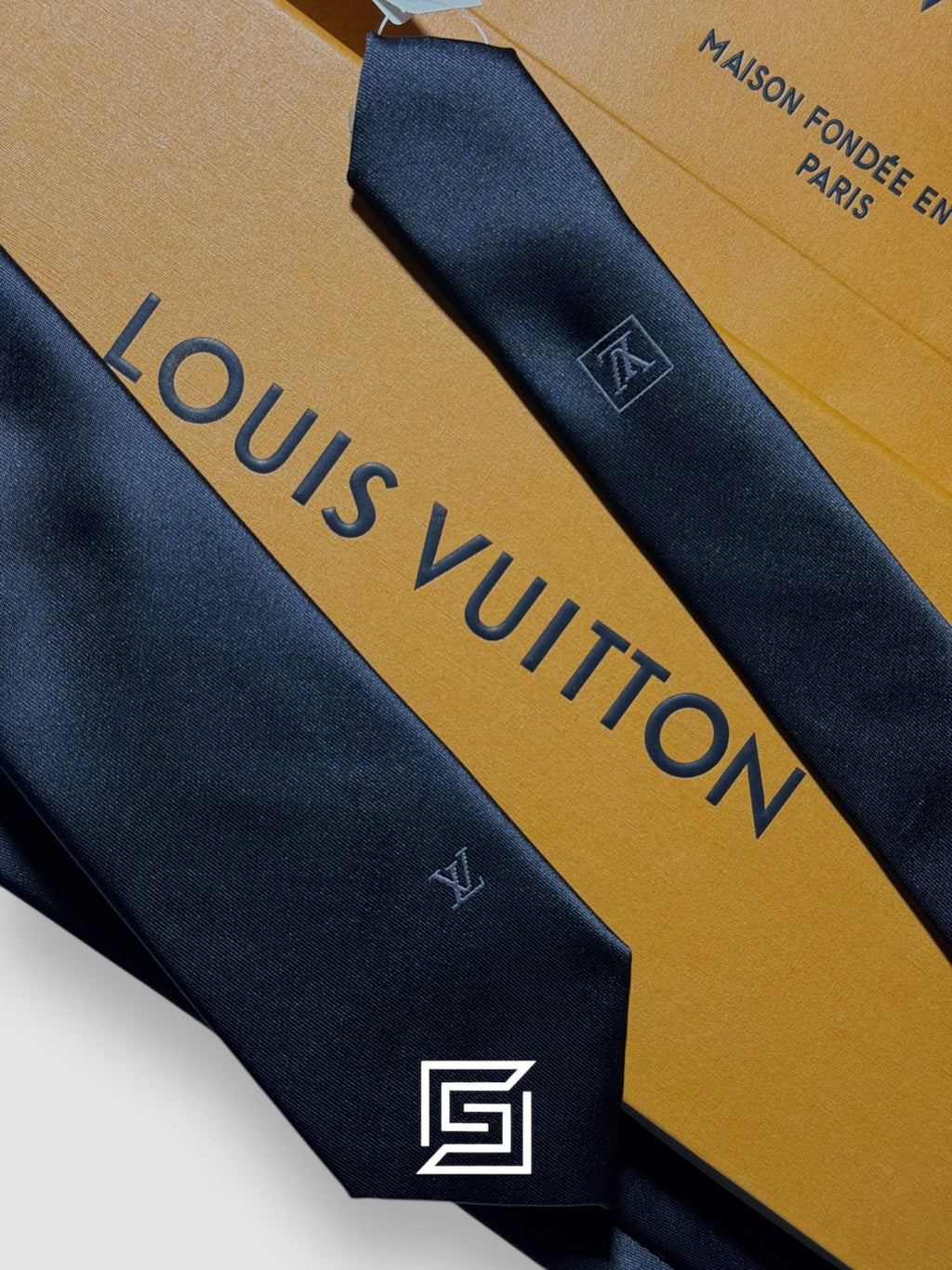 Louis Vuitton - Black Basic With LV Logo