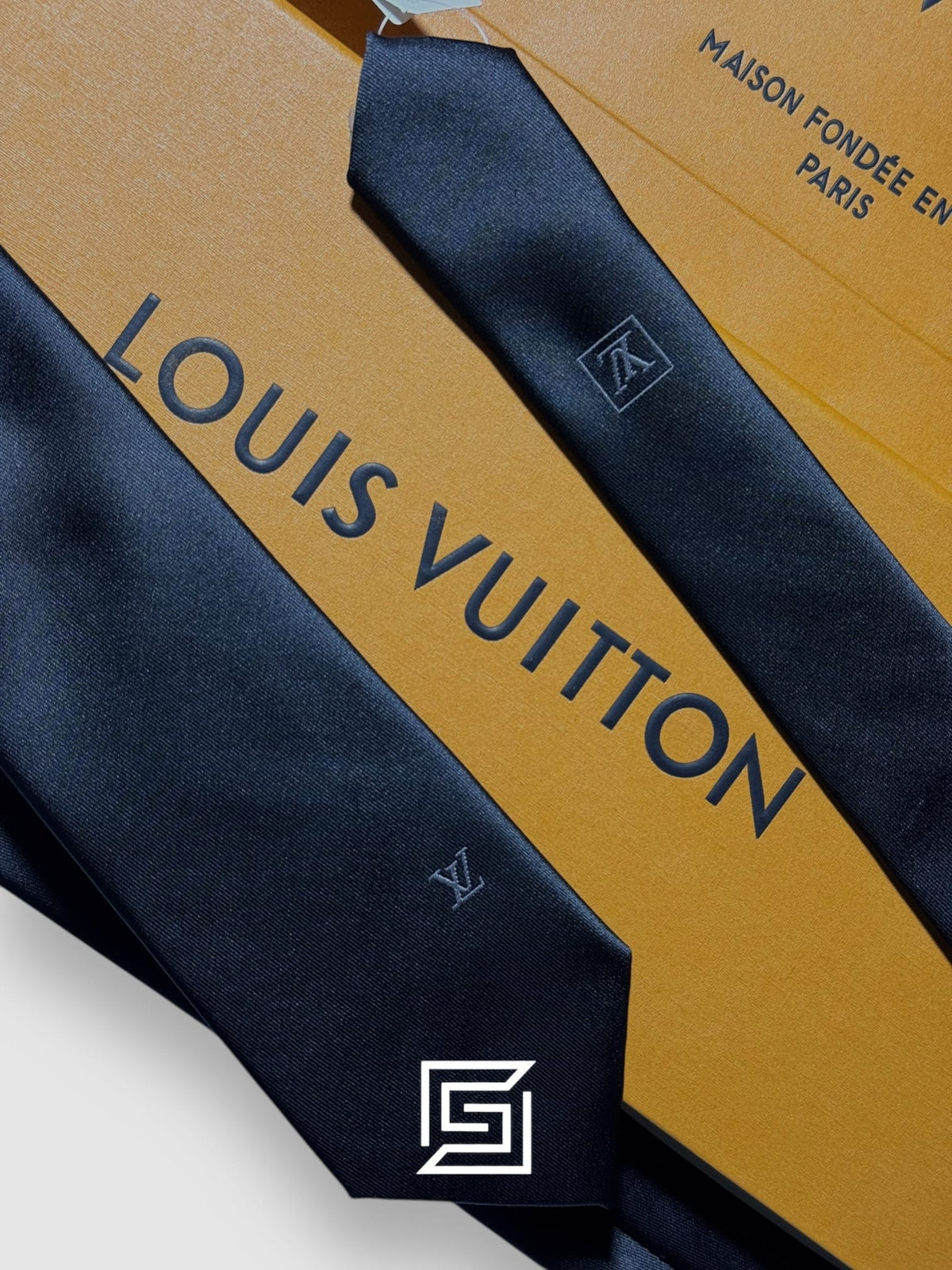 Louis Vuitton - Black Basic With LV Logo