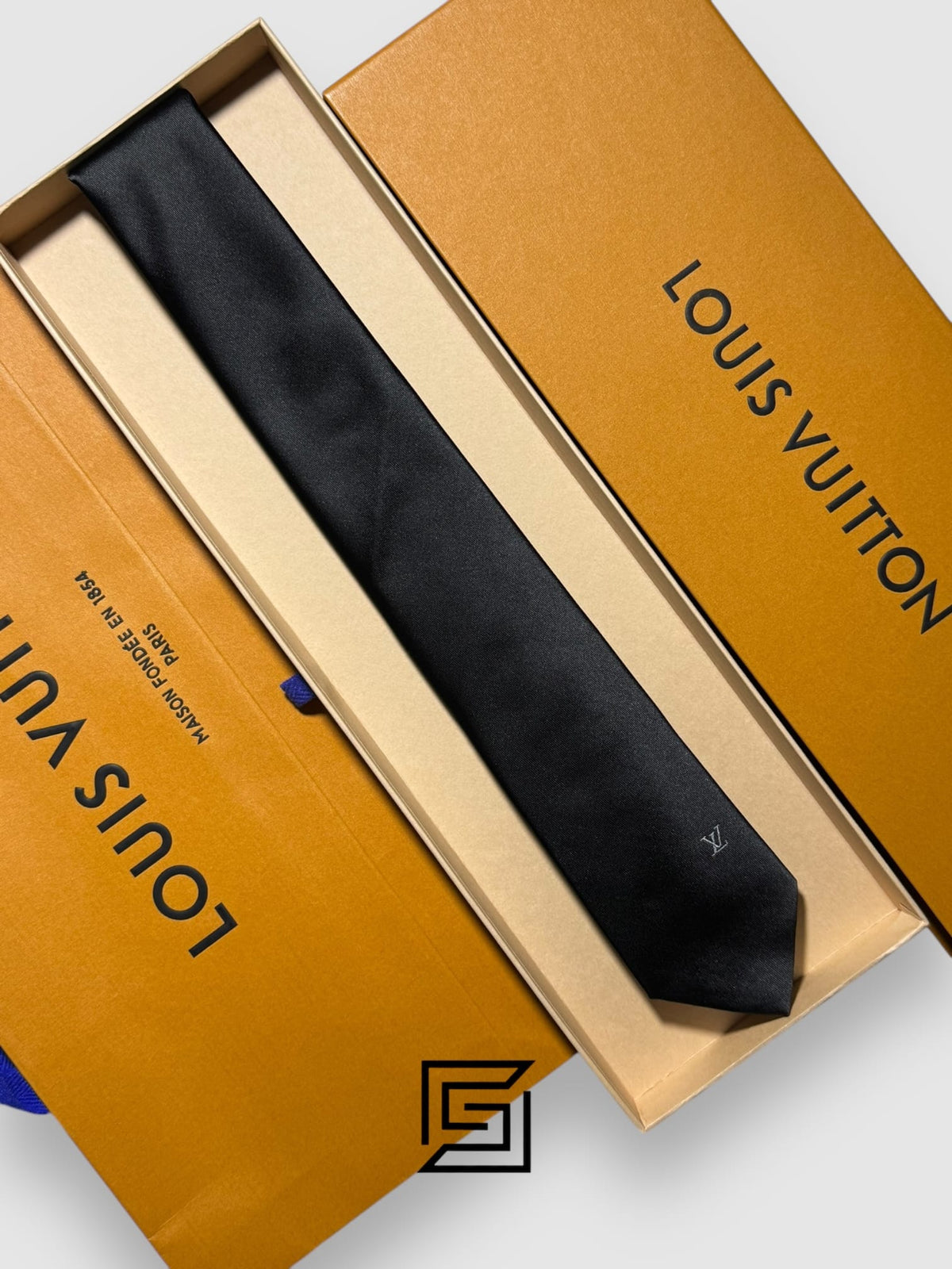 Louis Vuitton - Black Basic With LV Logo
