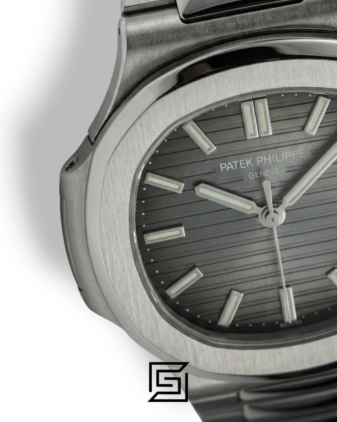 Patek Philippe Nautilus – Textured Grey Dial - Silver Stainless Steel Bracelet - Japanese Automatic